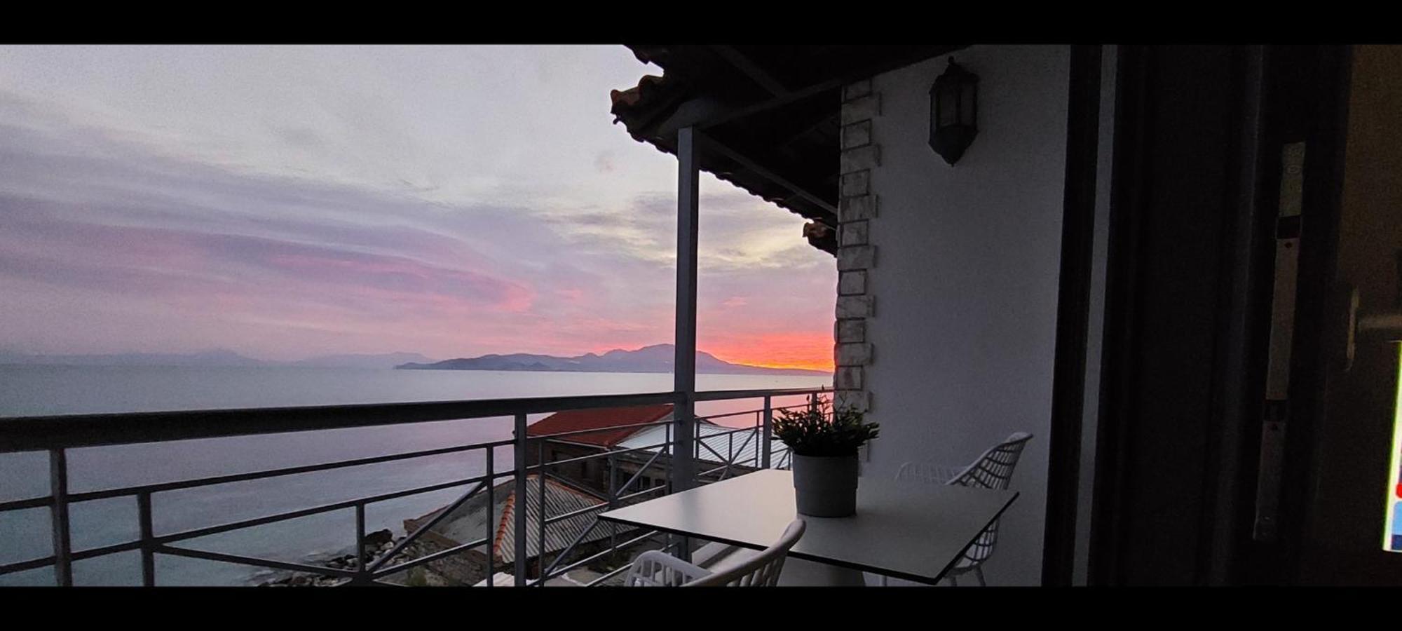 Christellie Luxury Apartment Kiáton Exterior foto